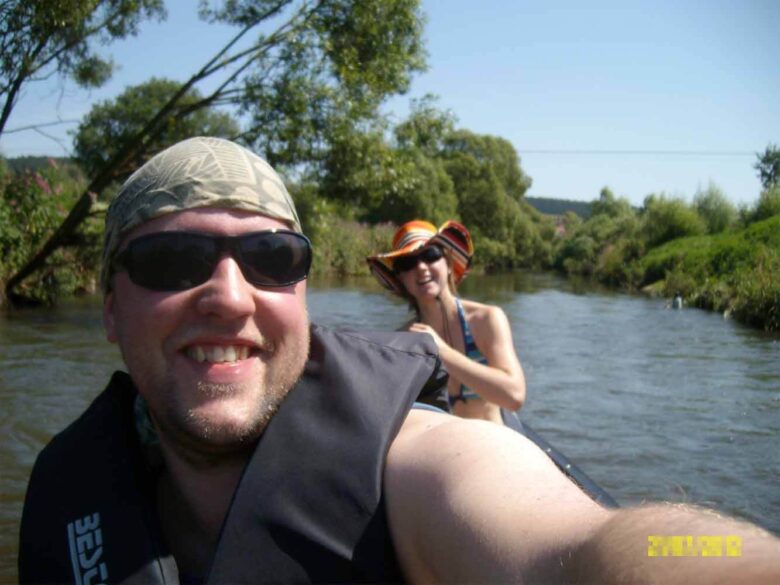 Selfie im Kanu – Paddeln auf der Schlitz an einem Sommertag