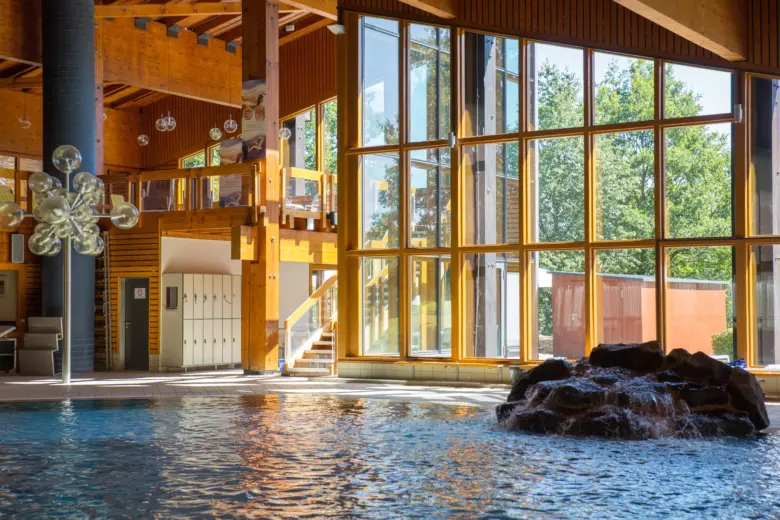 herbstein-vulkantherme-innen-cc-by-sa-christina-marx-vogelsbergfotos-2016